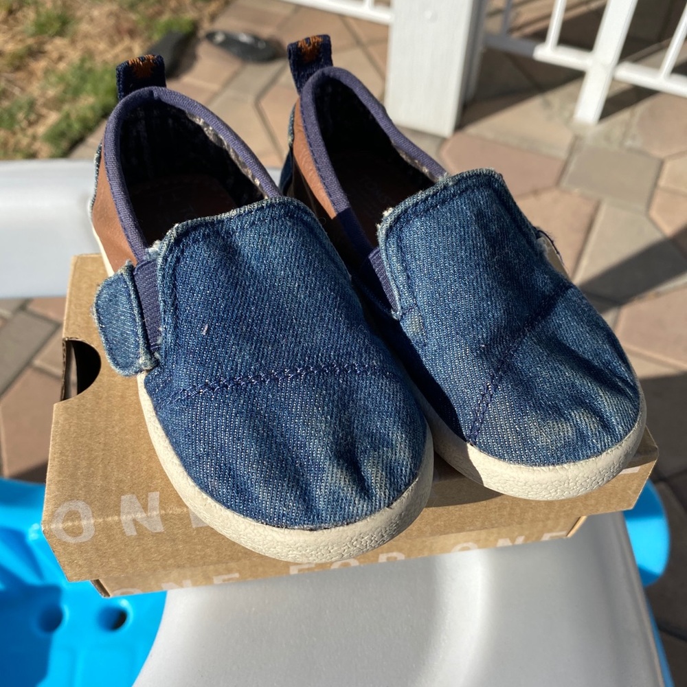 Toms Avalon Navy denim/Brown PU Tiny 7 slip-on